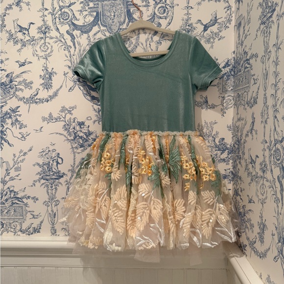 Elegant Green and Gold Kids Dress - Picture 2 of 3